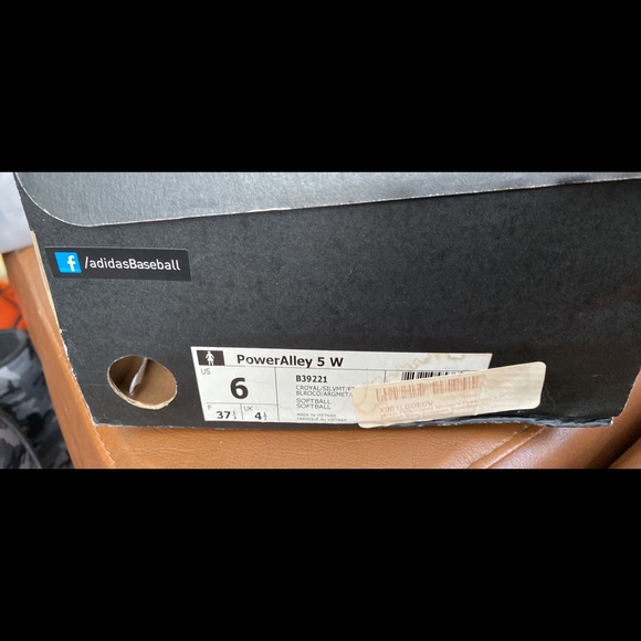 Size 6us adidas cleats - Picture 3 of 4